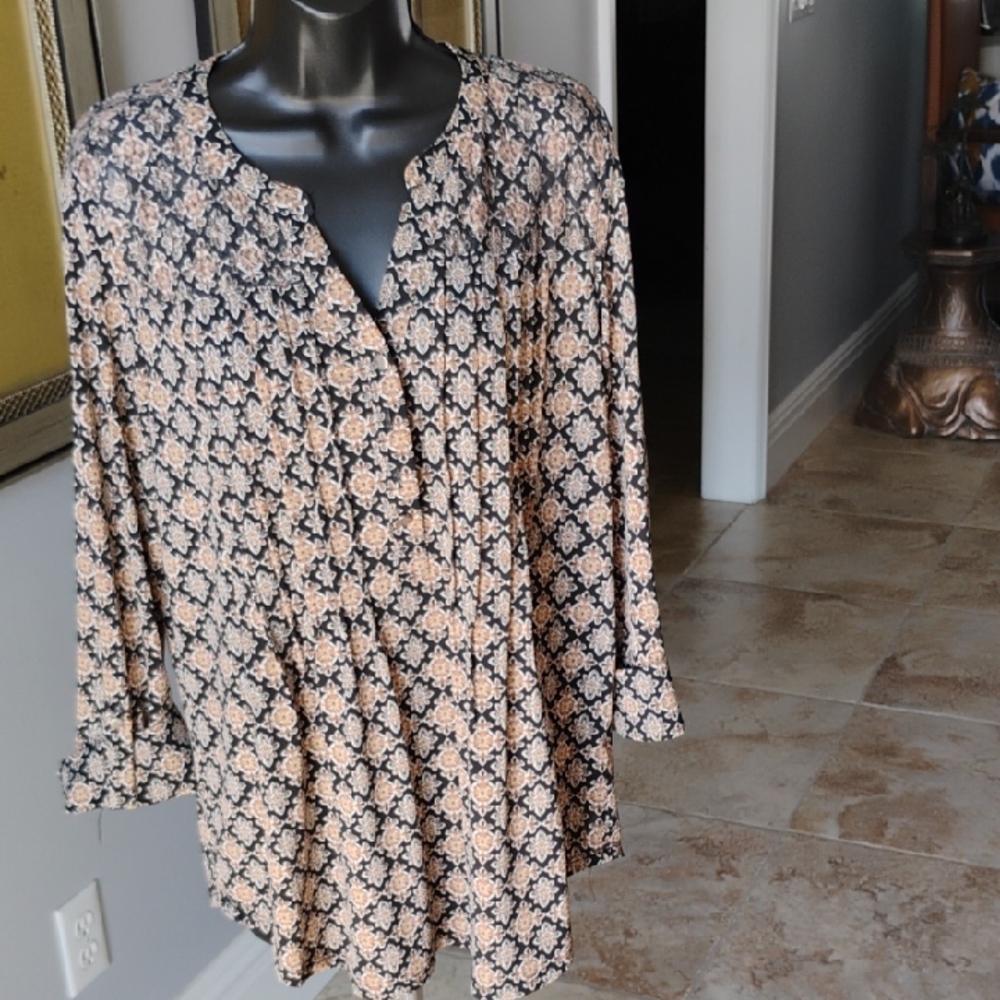 Ava And Grace Ladies Pleated Front Tunic Blouse Size Large 3/4 Cuff Sleeves